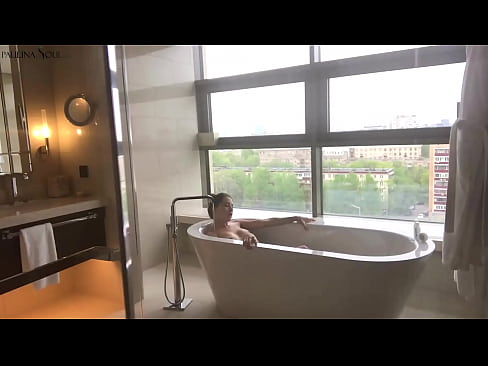 ❤️ Obrovská kočka vášnivě si honí kundu v koupelně ❤️❌ Porno u cs.com-fullporner.ru ﹏