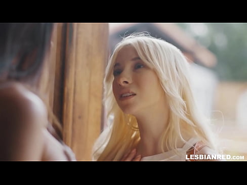 ❤️ Dívka se po několika měsících vrátí domů a skončí u lízání kundy své nevlastní matky ❤️❌ Porno u cs.com-fullporner.ru ﹏